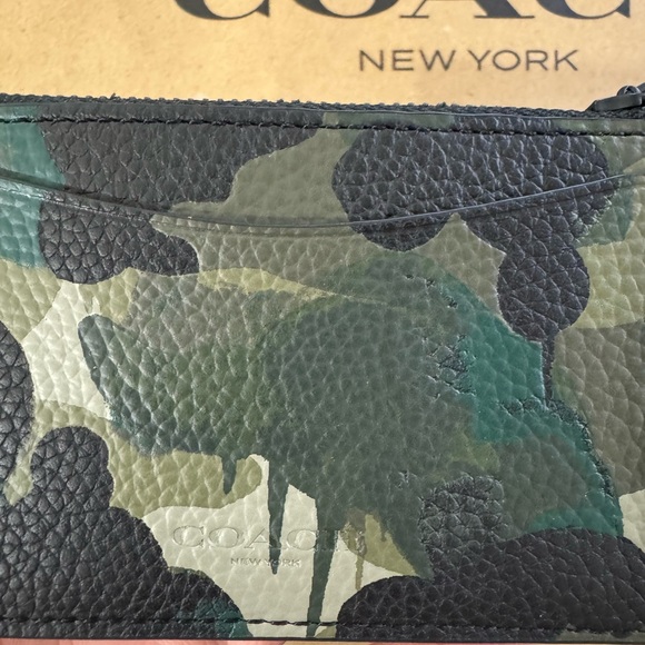 🦖Coach Zip Card Case With Camo Print - Picture 8 of 9